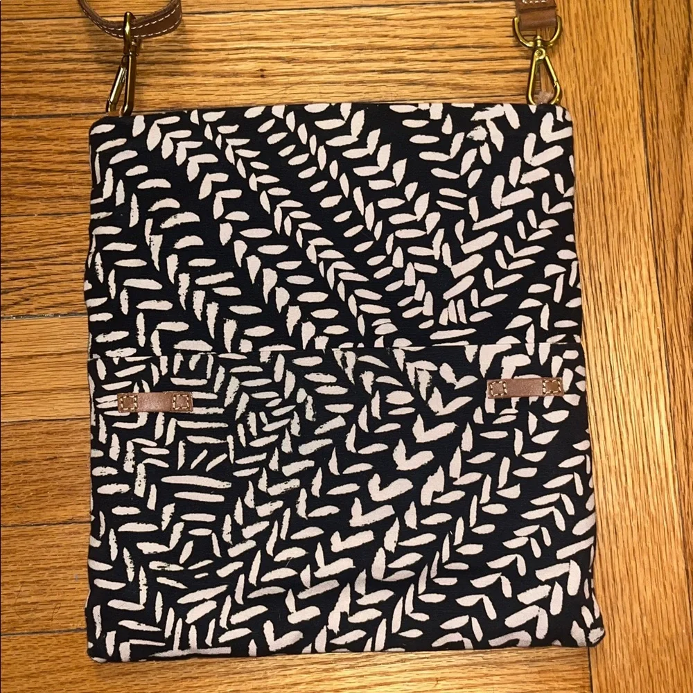 Sseko Foldover Crossbody Clutch in Kawa, Excellent Condition‎